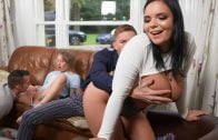 BrazzersExxtra – Bella Mia – Horny Wife Types Up Big Dick